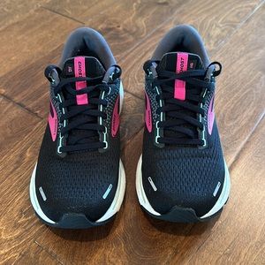 Women’s size 9 Brooks Ghost 14 in Black/Pink, normal width.